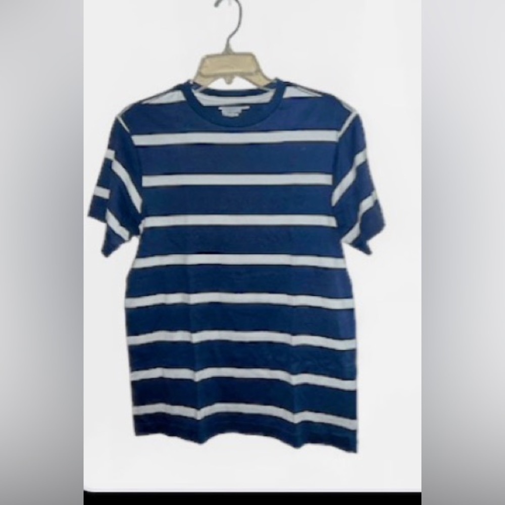 OLD Navy Tee.